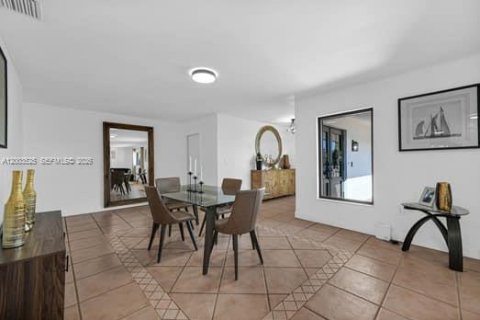 Купить виллу или дом в Майами, Флорида 4 спальни, 242.1м2, № 2069097 - фото 27