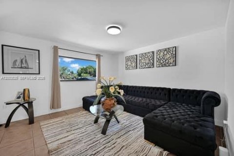 Купить виллу или дом в Майами, Флорида 4 спальни, 242.1м2, № 2069097 - фото 28