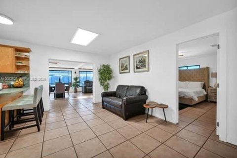 Купить виллу или дом в Майами, Флорида 4 спальни, 242.1м2, № 2069097 - фото 19