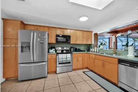 Купить виллу или дом в Майами, Флорида 4 спальни, 242.1м2, № 2069097 - фото 13