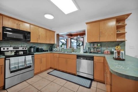 Купить виллу или дом в Майами, Флорида 4 спальни, 242.1м2, № 2069097 - фото 24