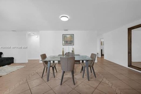 Купить виллу или дом в Майами, Флорида 4 спальни, 242.1м2, № 2069097 - фото 9