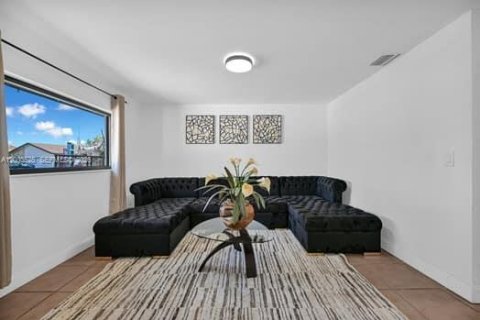 Купить виллу или дом в Майами, Флорида 4 спальни, 242.1м2, № 2069097 - фото 11