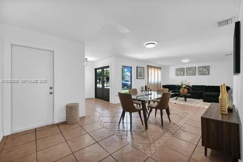 Купить виллу или дом в Майами, Флорида 4 спальни, 242.1м2, № 2069097 - фото 10