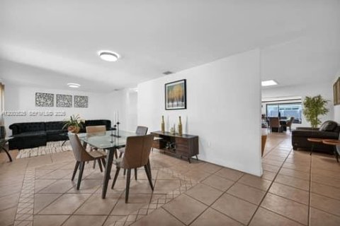 Купить виллу или дом в Майами, Флорида 4 спальни, 242.1м2, № 2069097 - фото 17