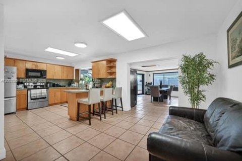 Купить виллу или дом в Майами, Флорида 4 спальни, 242.1м2, № 2069097 - фото 12