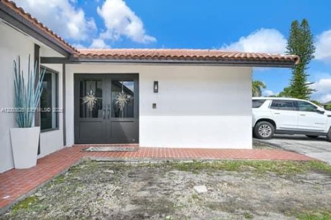 Купить виллу или дом в Майами, Флорида 4 спальни, 242.1м2, № 2069097 - фото 3