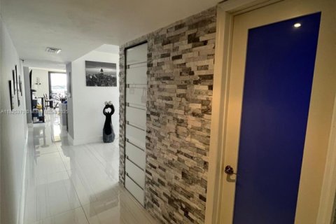Condominio en venta en Sunny Isles Beach, Florida, 2 dormitorios, 113.06 m2 № 1794749 - foto 13
