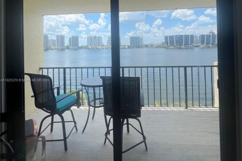 Condominio en venta en Sunny Isles Beach, Florida, 2 dormitorios, 113.06 m2 № 1794749 - foto 16