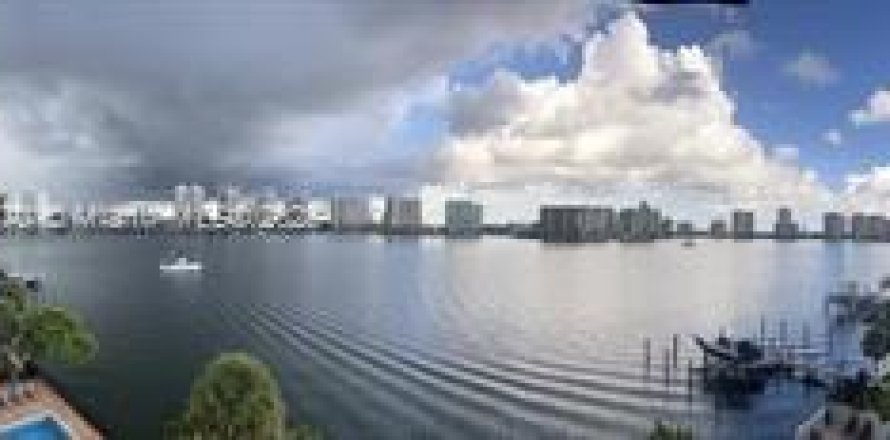 Condominio en Sunny Isles Beach, Florida, 2 dormitorios  № 1794749