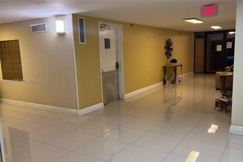 Condominio en venta en Sunny Isles Beach, Florida, 2 dormitorios, 113.06 m2 № 1794749 - foto 11