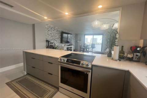 Condominio en venta en Sunny Isles Beach, Florida, 2 dormitorios, 113.06 m2 № 1794749 - foto 19