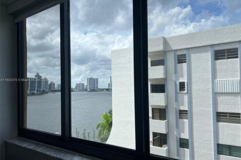 Condominio en venta en Sunny Isles Beach, Florida, 2 dormitorios, 113.06 m2 № 1794749 - foto 17