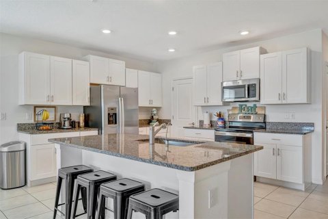 Casa en venta en San Antonio, Florida, 5 dormitorios, 269.04 m2 № 1907031 - foto 17