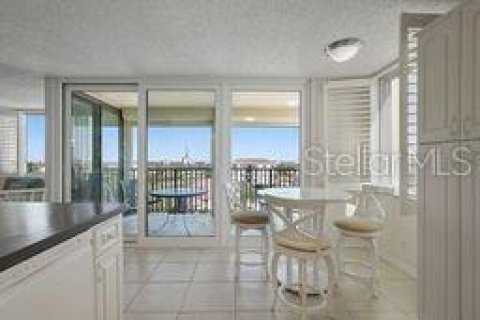 Снять в аренду кондоминиум в Сент-Питерсберг, Флорида 5 комнат, 106.84м2, № 1914074 - фото 9