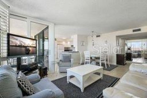 Снять в аренду кондоминиум в Сент-Питерсберг, Флорида 5 комнат, 106.84м2, № 1914074 - фото 2