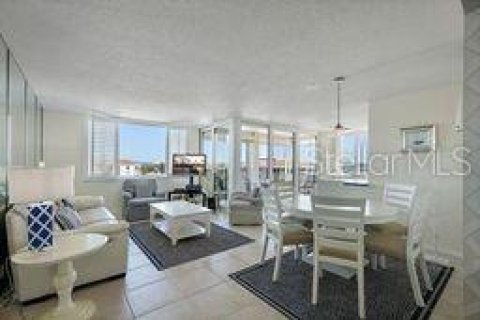 Снять в аренду кондоминиум в Сент-Питерсберг, Флорида 5 комнат, 106.84м2, № 1914074 - фото 7