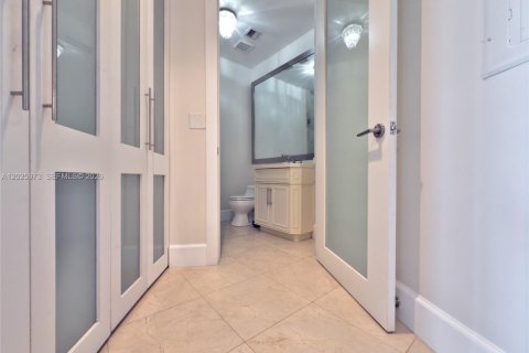 Copropriété à vendre à Miami, Floride: 2 chambres, 163.79 m2 № 2257498 - photo 29