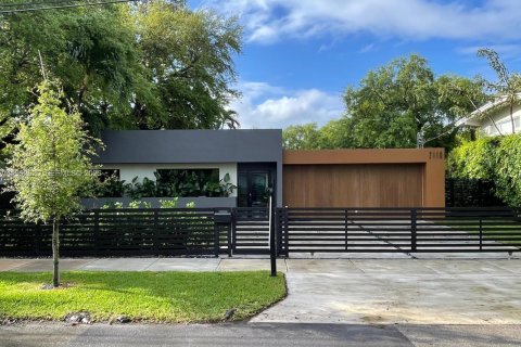 Casa en North Miami Beach, Florida 4 dormitorios, 161.84 m2 № 2056719