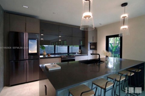 Casa en venta en North Miami Beach, Florida, 4 dormitorios, 161.84 m2 № 2056719 - foto 10