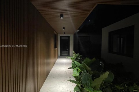 Casa en venta en North Miami Beach, Florida, 4 dormitorios, 161.84 m2 № 2056719 - foto 8