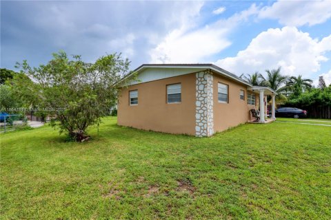 House in Homestead, Florida 3 bedrooms, 98.29 sq.m. № 1893297 - photo 13