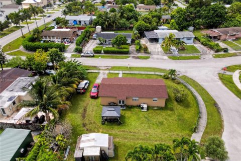 House in Homestead, Florida 3 bedrooms, 98.29 sq.m. № 1893297 - photo 22
