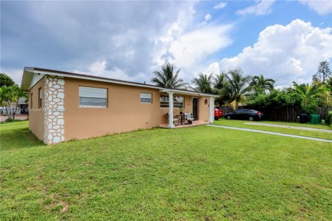 House in Homestead, Florida 3 bedrooms, 98.29 sq.m. № 1893297 - photo 5