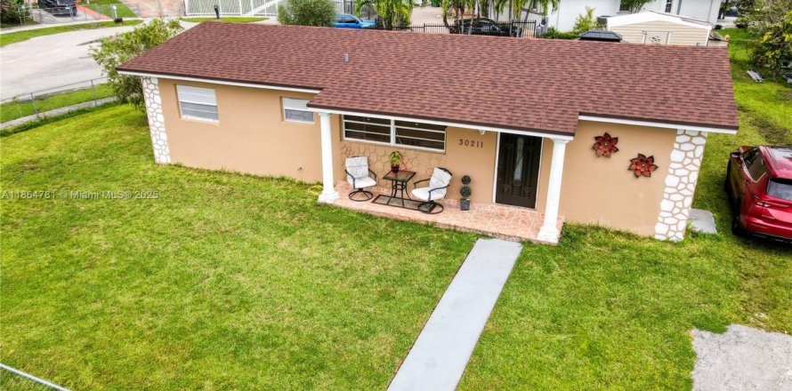 House in Homestead, Florida 3 bedrooms, 98.29 sq.m. № 1893297