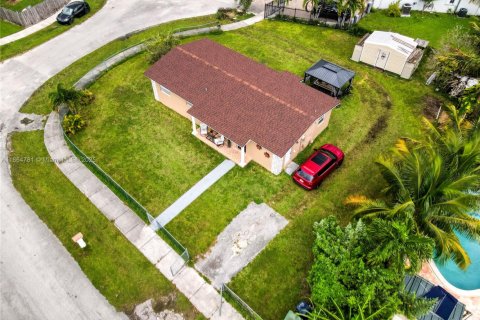 House in Homestead, Florida 3 bedrooms, 98.29 sq.m. № 1893297 - photo 17