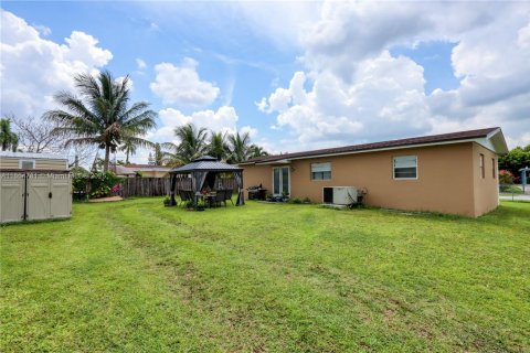 House in Homestead, Florida 3 bedrooms, 98.29 sq.m. № 1893297 - photo 11