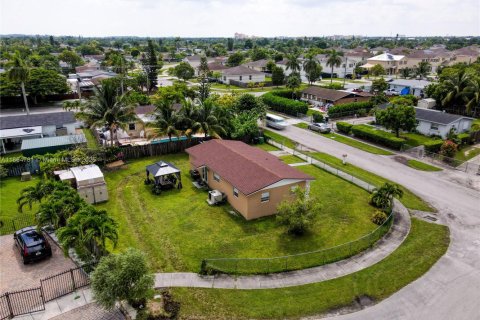 House in Homestead, Florida 3 bedrooms, 98.29 sq.m. № 1893297 - photo 20