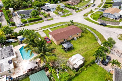 House in Homestead, Florida 3 bedrooms, 98.29 sq.m. № 1893297 - photo 16