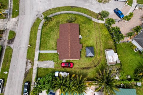 House in Homestead, Florida 3 bedrooms, 98.29 sq.m. № 1893297 - photo 19