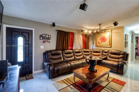 House in Homestead, Florida 3 bedrooms, 98.29 sq.m. № 1893297 - photo 25