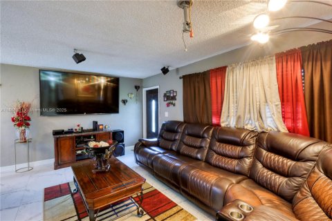House in Homestead, Florida 3 bedrooms, 98.29 sq.m. № 1893297 - photo 27