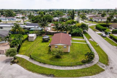 House in Homestead, Florida 3 bedrooms, 98.29 sq.m. № 1893297 - photo 15