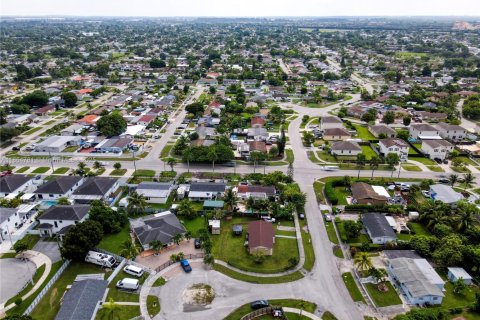 House in Homestead, Florida 3 bedrooms, 98.29 sq.m. № 1893297 - photo 24