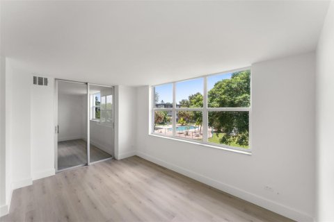 Condo in Miami, Florida, 2 bedrooms  № 2169893 - photo 17