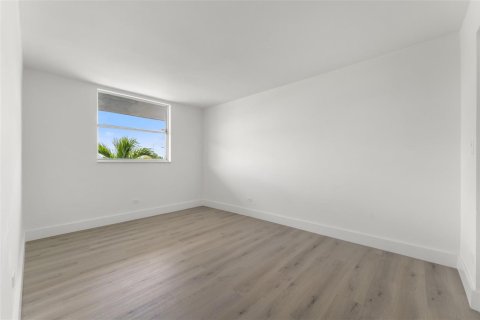 Condo in Miami, Florida, 2 bedrooms  № 2169893 - photo 19