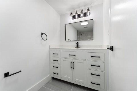 Condo in Miami, Florida, 2 bedrooms  № 2169893 - photo 13