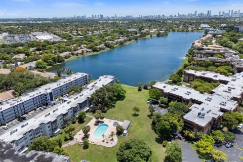 Condo in Miami, Florida, 2 bedrooms  № 2169893 - photo 28
