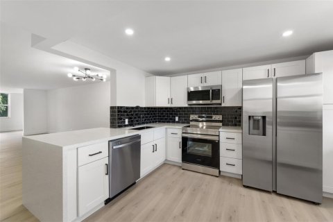 Condo in Miami, Florida, 2 bedrooms № 2169893