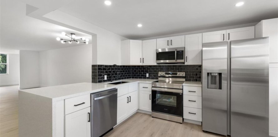 Condo in Miami, Florida, 2 bedrooms  № 2169893