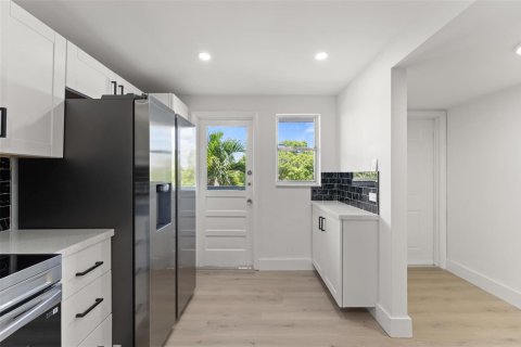 Condo in Miami, Florida, 2 bedrooms  № 2169893 - photo 23