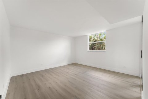 Condo in Miami, Florida, 2 bedrooms  № 2169893 - photo 10
