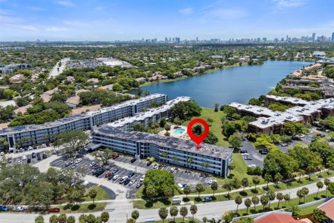 Condo in Miami, Florida, 2 bedrooms  № 2169893 - photo 29