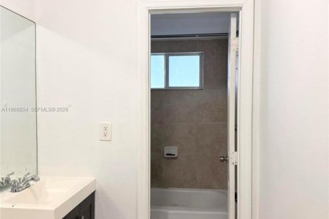 Condo in Plantation, Florida, 1 bedroom  № 2030026 - photo 7