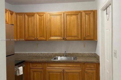 Condo in Plantation, Florida, 1 bedroom  № 2030026 - photo 6
