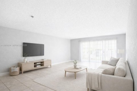 Condo in Plantation, Florida, 1 bedroom  № 2030026 - photo 4